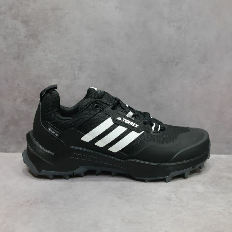 Sepatu terrex AX4 goretex black white