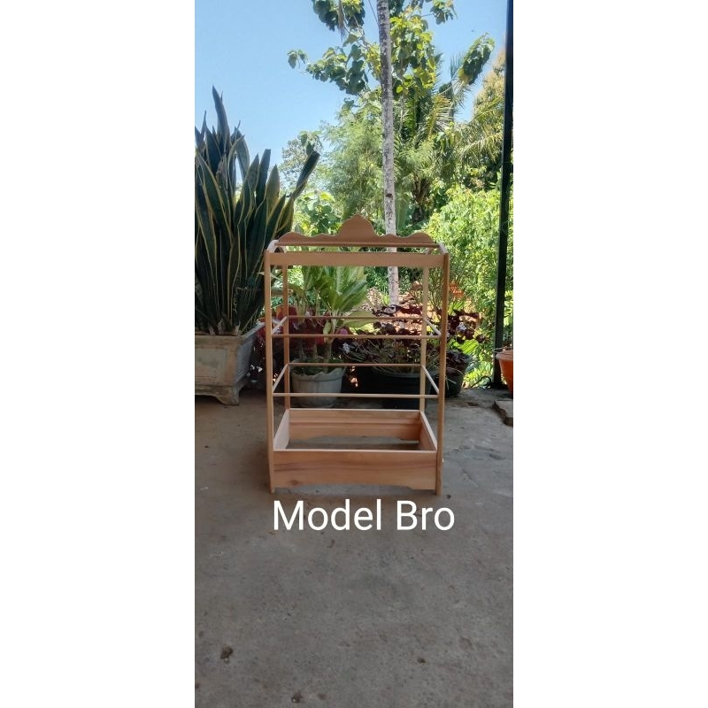 Sangkar model Bro ambrukan