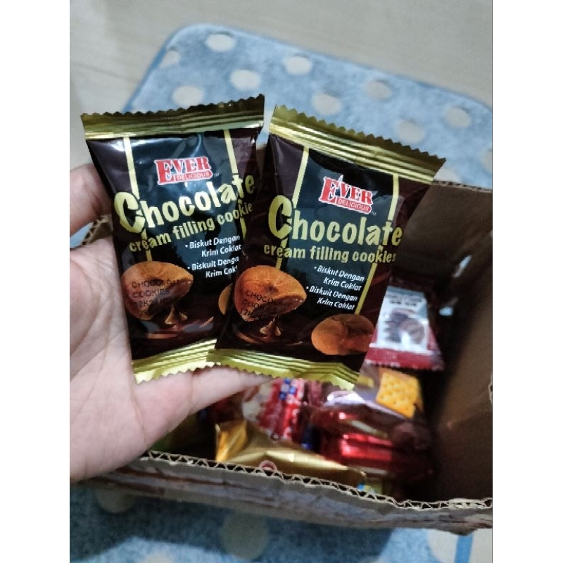 

ever chocolate cream filling cookies