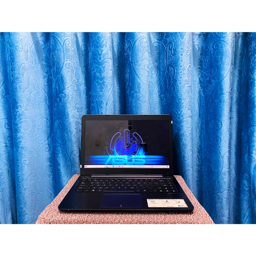 Laptop Asus E402Y Second | AMD E2-7015 | RAM 4GB DDR4 | SSD 256GB | Siap Pakai