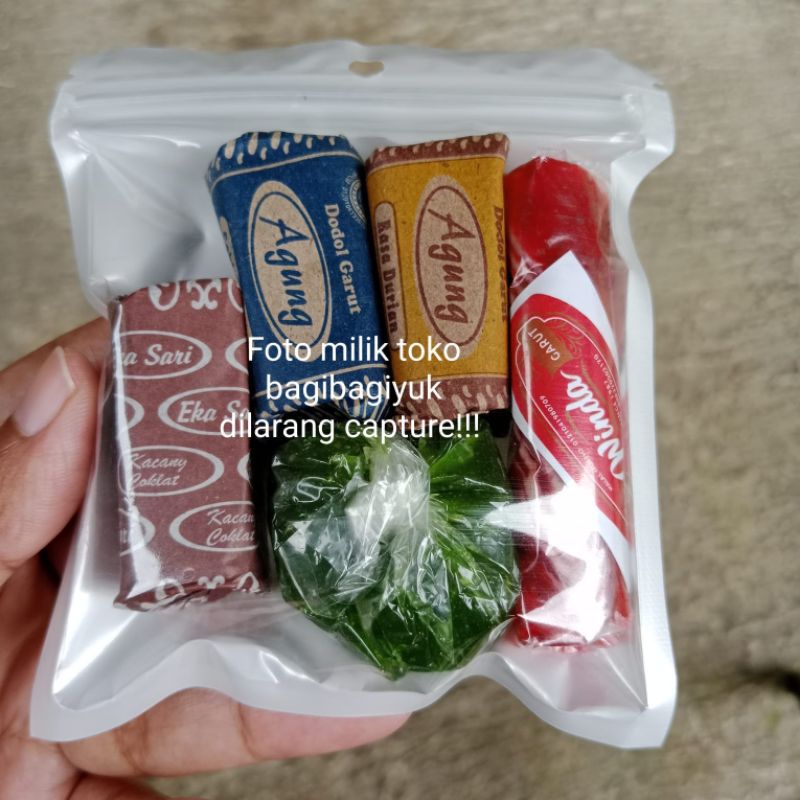 

Hampers / Gift / Souvenir Dodol Garut mix isi 5 cocok untuk oleh2 harga terjangkau
