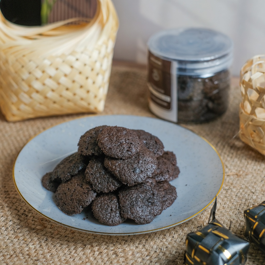 

Kue Choco Brownie Cookies (Gratis 1 Kemasan Pouch Mie Sewot) Biba Snacks Toples Ukuran 400 ML