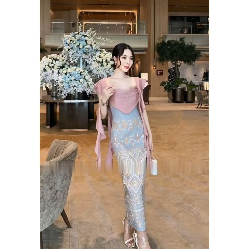ruffle sleeve dress midi batik dress sister photoshoot europe paris gaun pesta wedding party outdoor