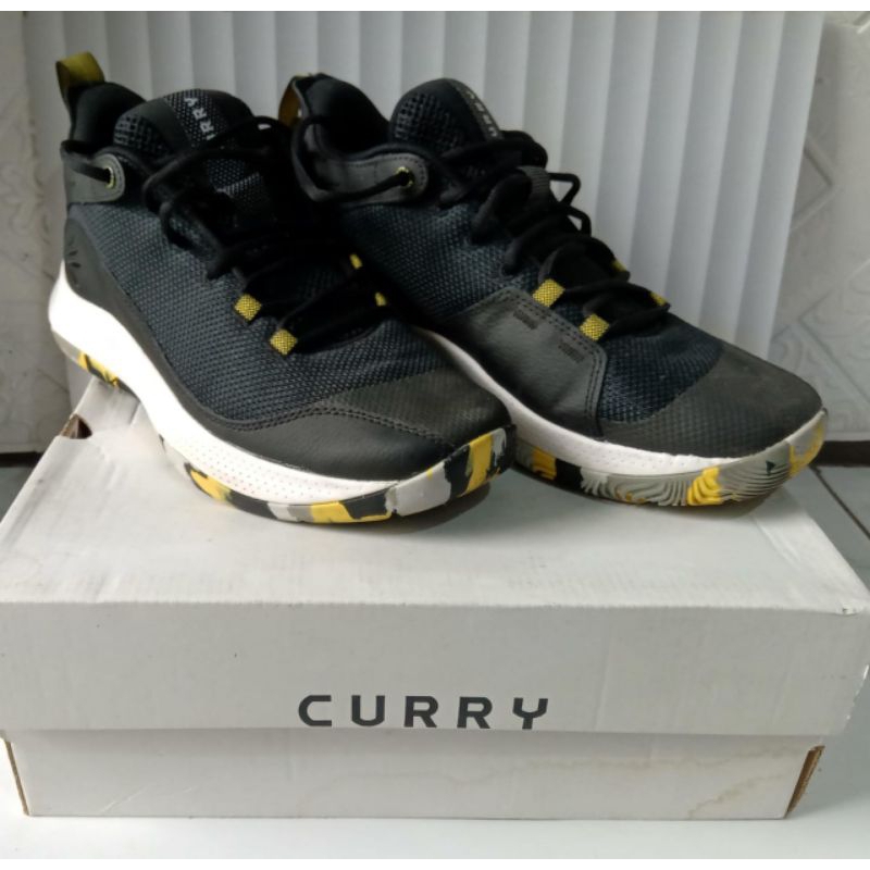 ( preloved ) sepatu cowo under amour curry 3Z5 original size 44