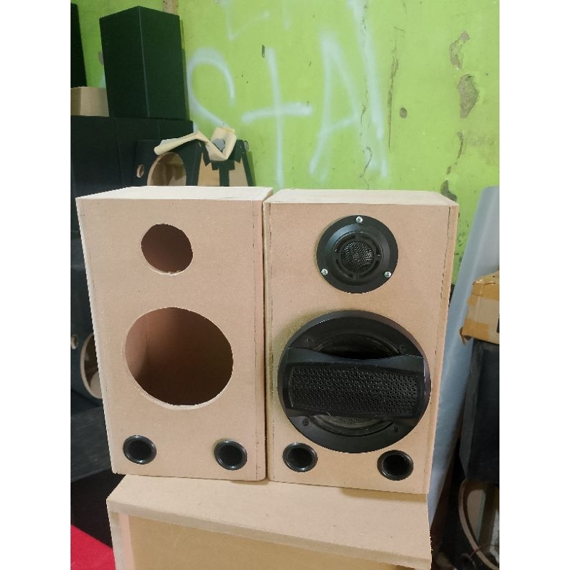 BOX SPEKER RUMAHAN 6 INCH ADA LUBANG TUITER DAN TERDAPAT LUBANG UDARA 2 BIJI KETBLAN 12 MM