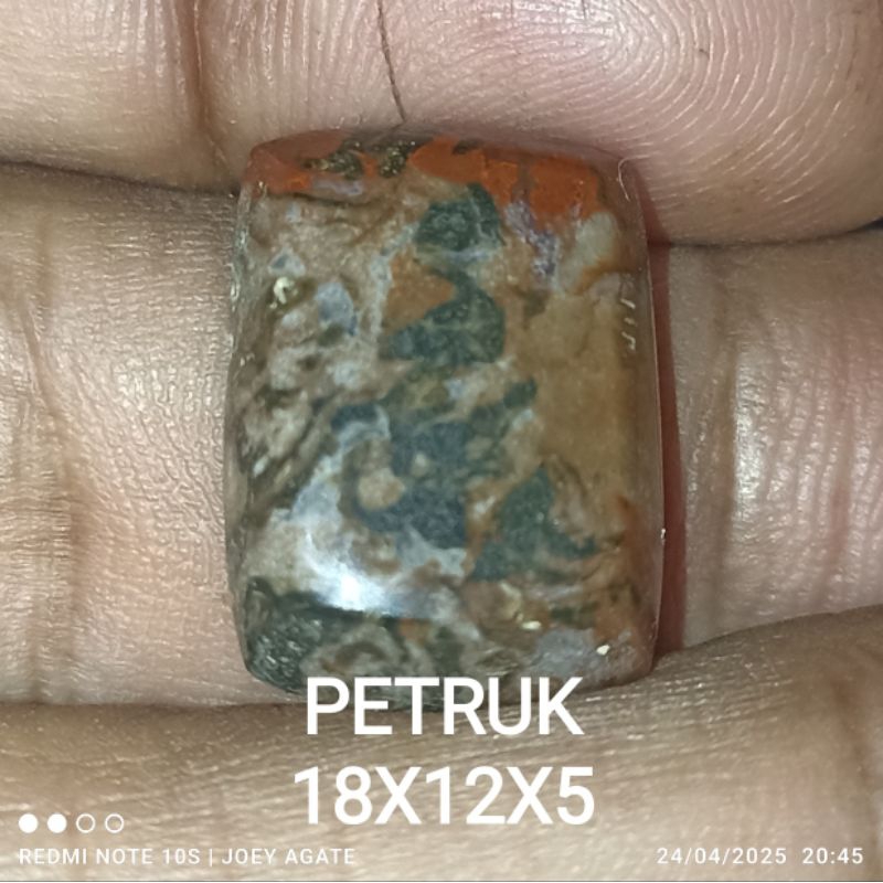 Batu PW Bergambar sosok PETRUK