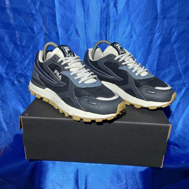 FILA Sepatu Sneakers Running Pria Wanita Hitam Navy