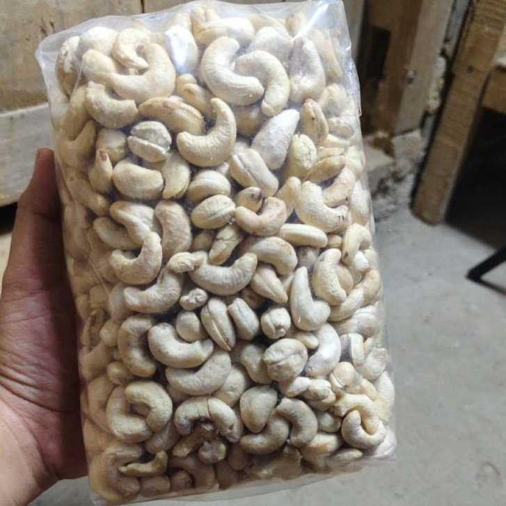 

PROMO VARIAN Kacang Mete Mentah Utuh Mede Patahan Mente Belah Dua 1 KG