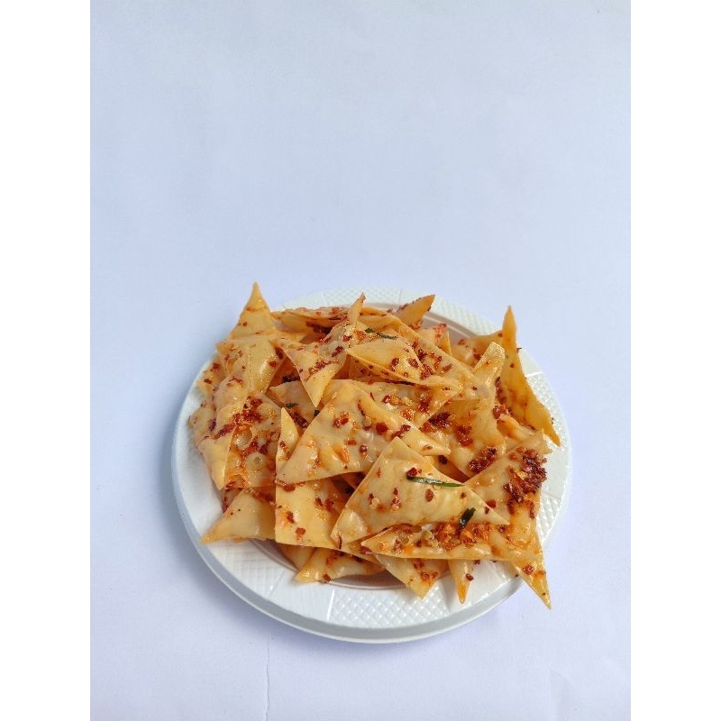 

cemilan keripik pangsit Chili oil