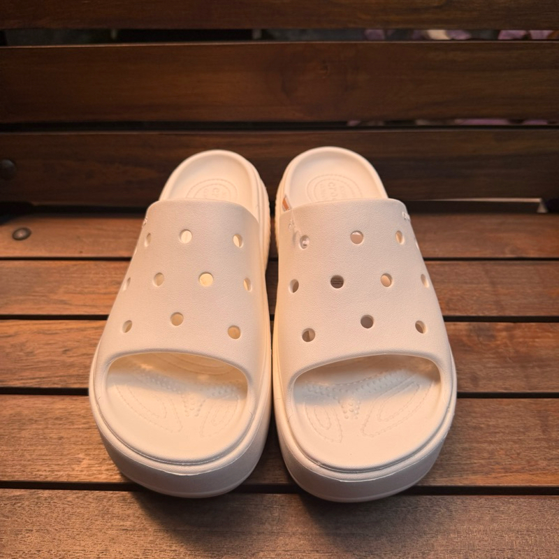 CROCS Iconic Comfort M9 W11 Stomp Slide (Chalk) Sandal Sendal Wanita