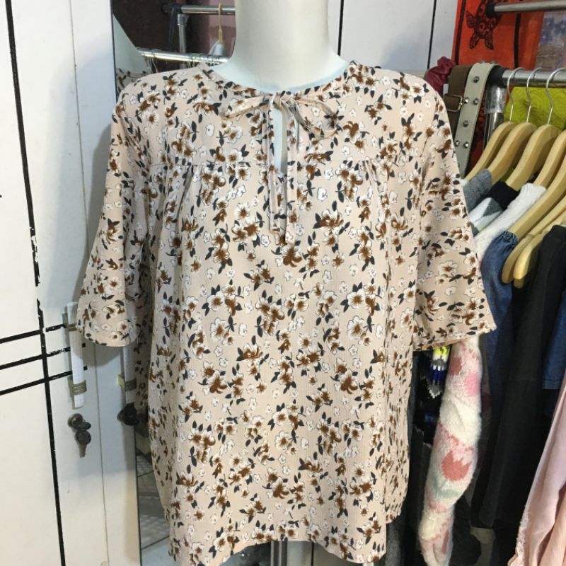 PRELOVED BLOUSE BUNGA OVERSIZE