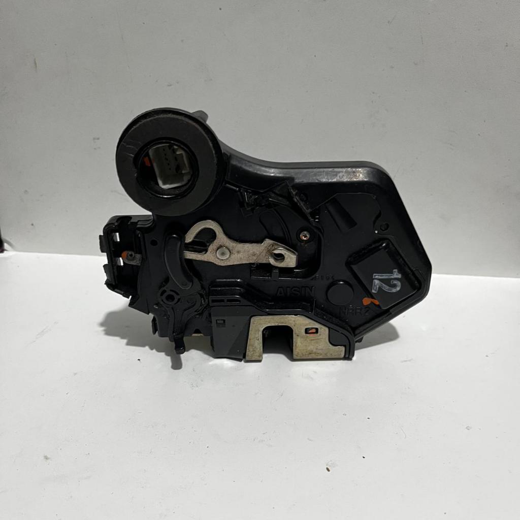 Door Lock Pintu Tengah Kanan mobil Toyota Innova, Fortuner, Hilux, Yaris, Vios 2006-2015 Original