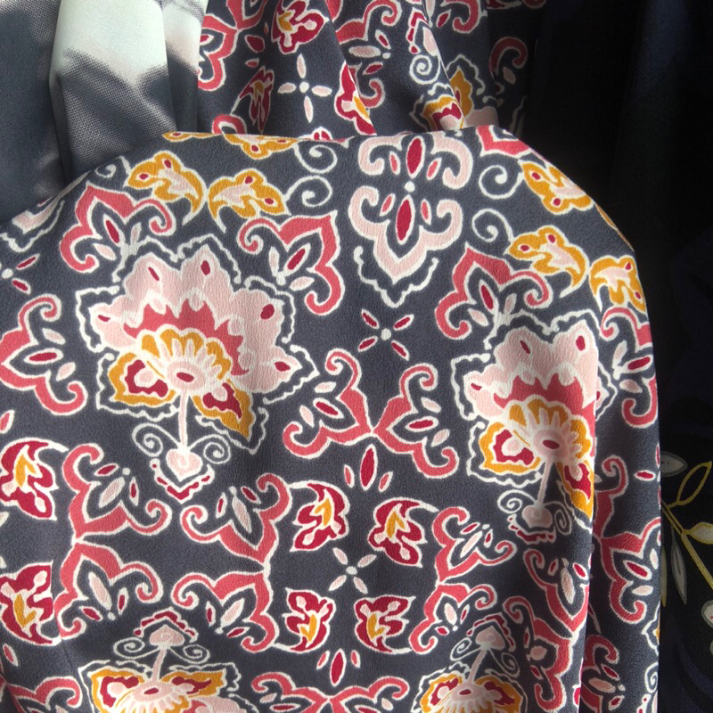 kain zara crepe motif - kain zara crepe motif bunga - kain zara crepe motif impor - kain zara crepe 