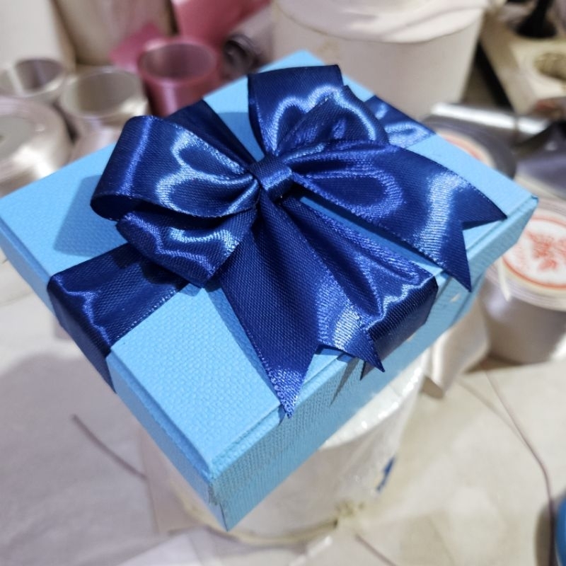 

Hardbox Kotak Kado Exclussive Myra Blue Pita Navy