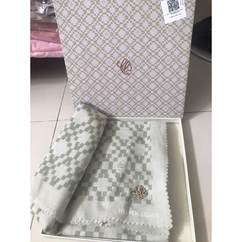 Preloved Hazel Scarf Jade Heaven Lights