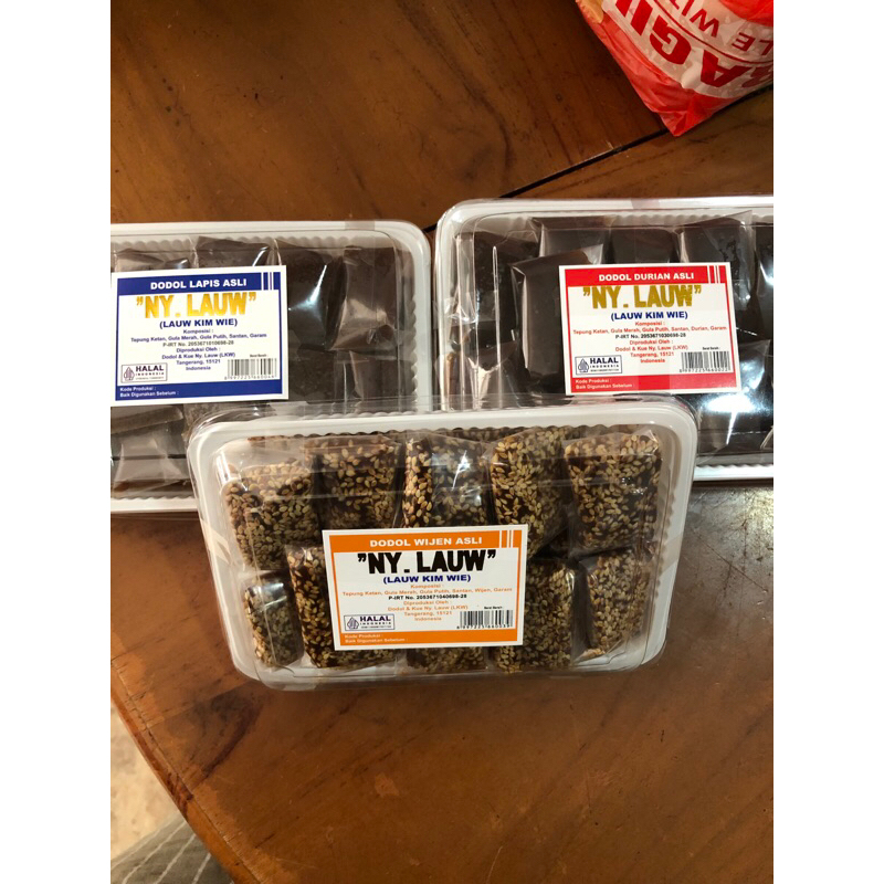 

Dodol Ny. Lauw-Lauw Kim Wie bungkus Kecil dalam Mika