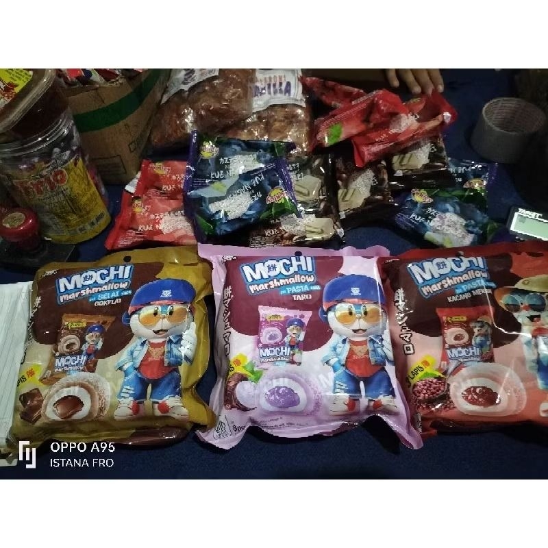 

mochi isi 8 pcs ready rasa coklat kacang merah ,taro