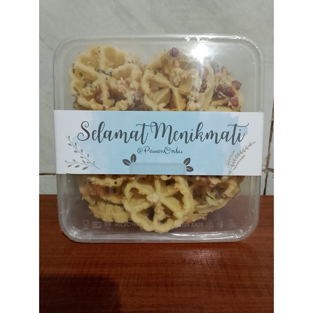 

REMPEYEK KACANG KEMBANG GOYANG / PEYEK KACANG KEMBANG GOYANG BY PAWON OMBU - KEMASAN THINWALL - SEMUA VARIAN EKSTRA DAUN JERUK UK. 200 GR | Peyek Kacang - Peyek Eb/Udang Rebon - Peyek Teri