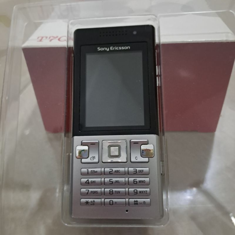 HP Sony Ericsson T700 dengan Box warna Black on Silver sim inactive