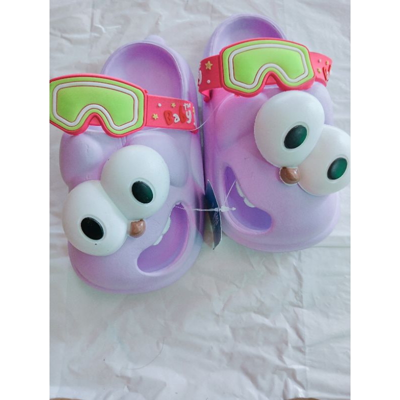 Sandal mata besar lucu anak