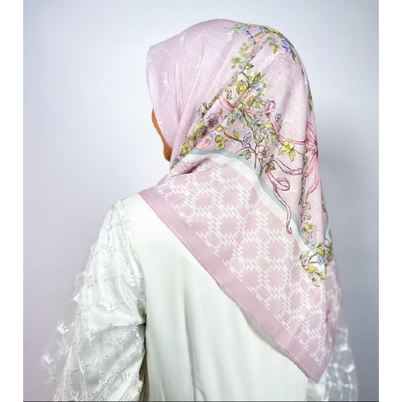 MANDJHA HIJAB IVAN GUNAWAN FASHION ORIGINAL SCARF LILYBELLE PINK, PRODUKSI WHITE & GREY,ALYONA SEY D