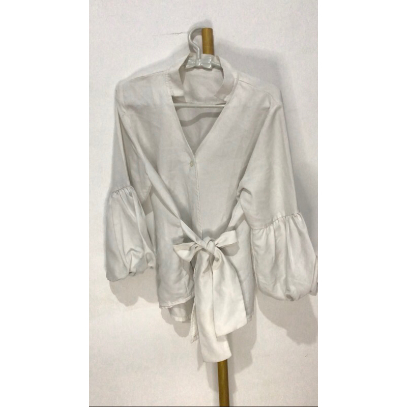 preloved atasan putih. blouse wanita lengan balon
