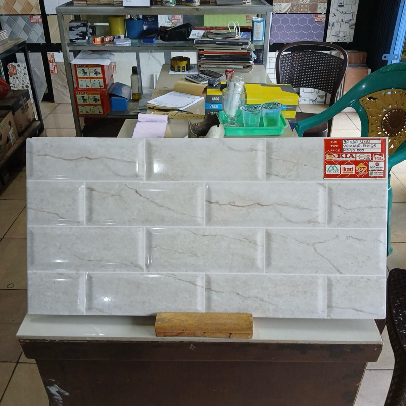 Keramik dinding 30x60 Uno Verano beige