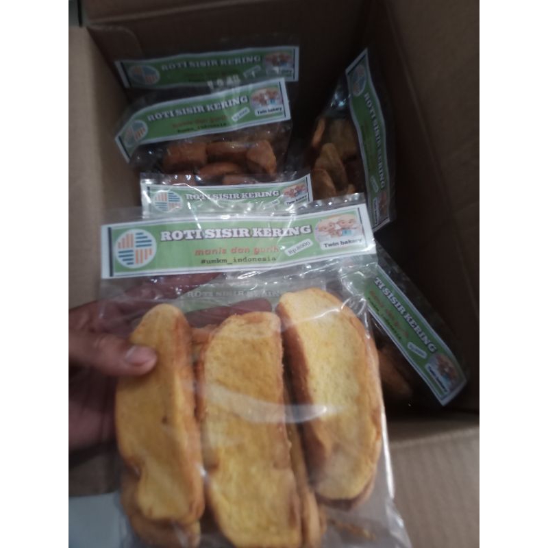 

Roti Sisir Kering manis dan gurih isi 9 lapis