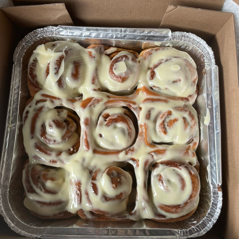 

CINNAMON ROLL WITH CREAM CHEESE TOPPING