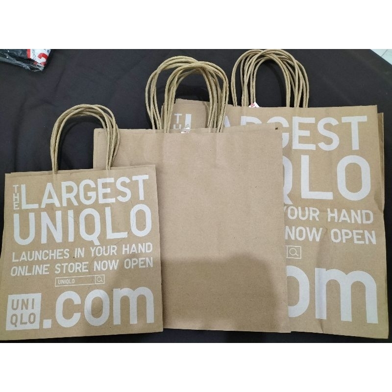 

Paperbag UNIQLO Original Store Ukuran Large (37cm x 37cm)