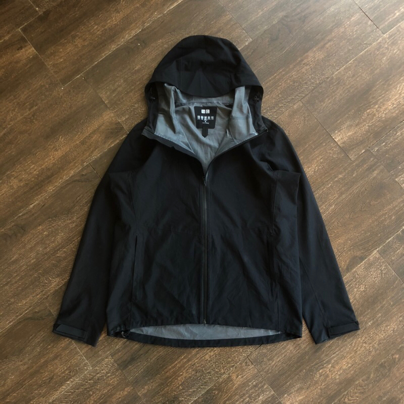 UNIQLO BLOCKTECH HITAM