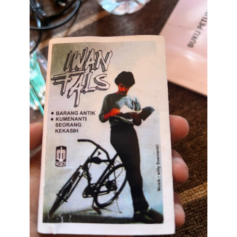 kaset pita iwan fals barang antik