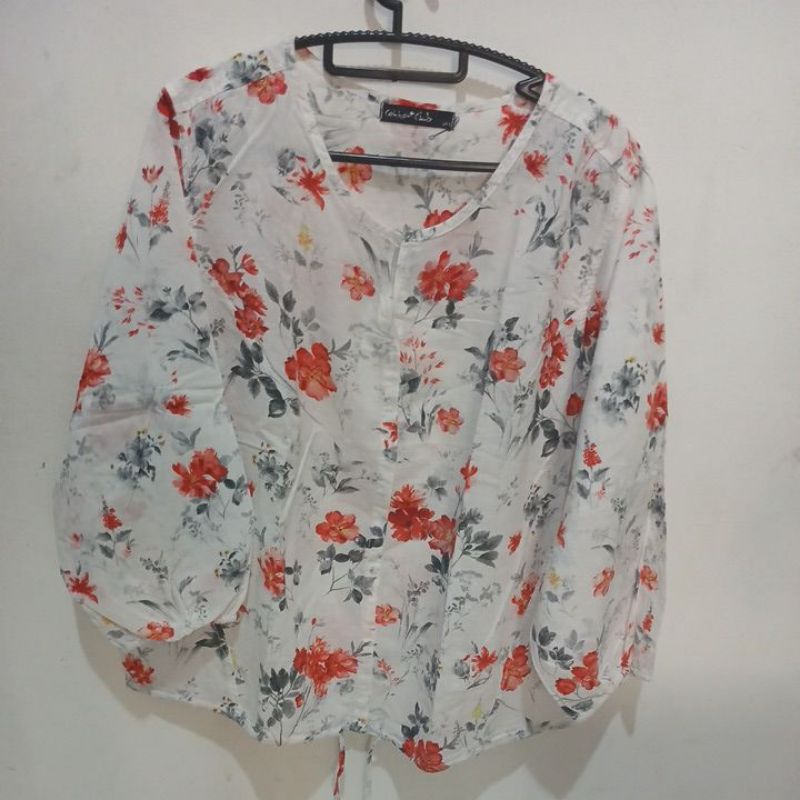 Blus Bunga-Bunga