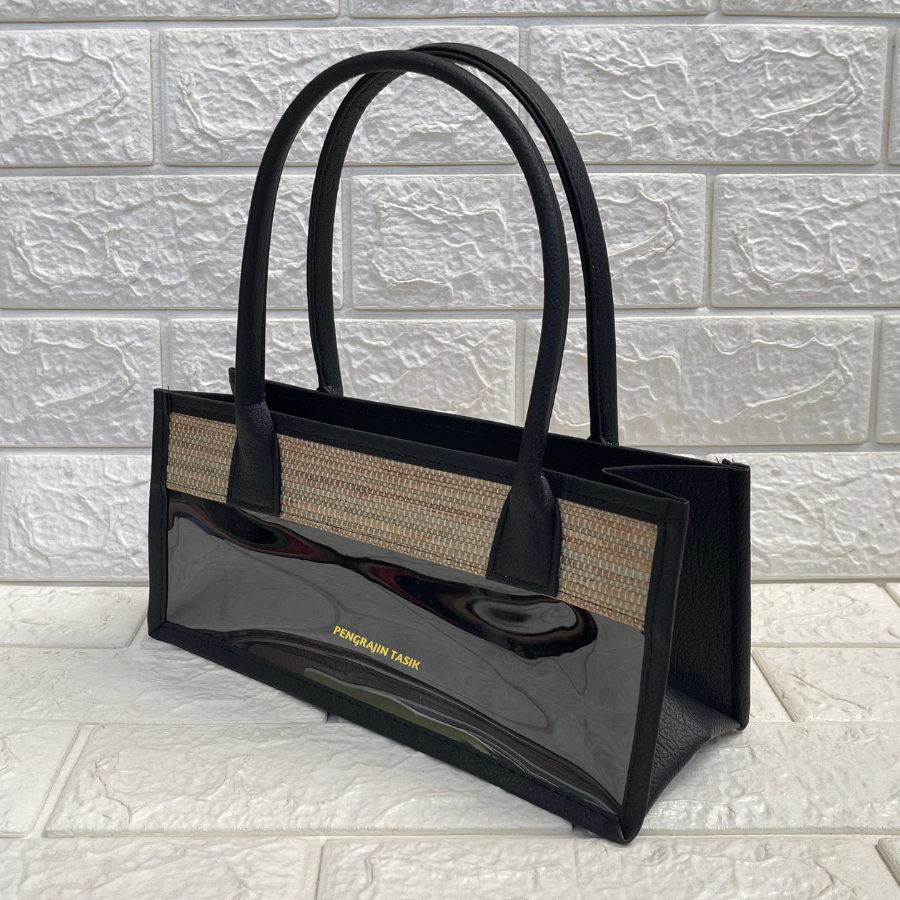 

Tas Hampers Mika Mendong Untuk 3 Toples Silinder (Hitam) Tas Parcel Mika Transparan