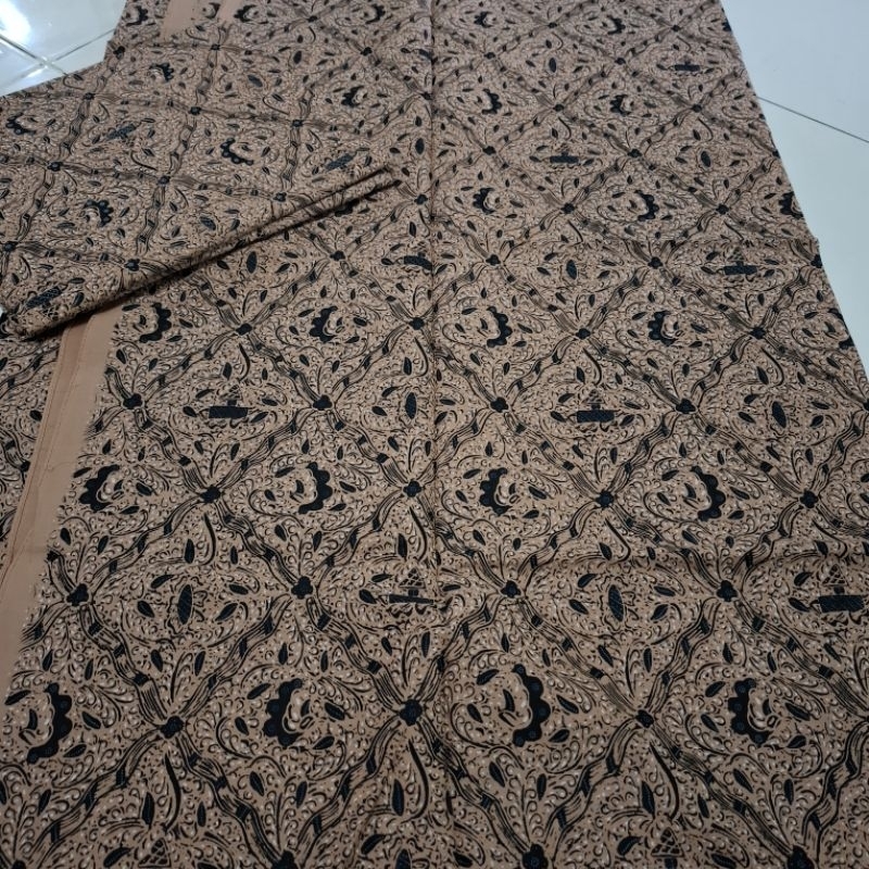 Kain Jarik Batik Lembaran Sidomukti Lawasan Krem Pastel Solo Bawahan Kebaya Akad Nikah Pengantin