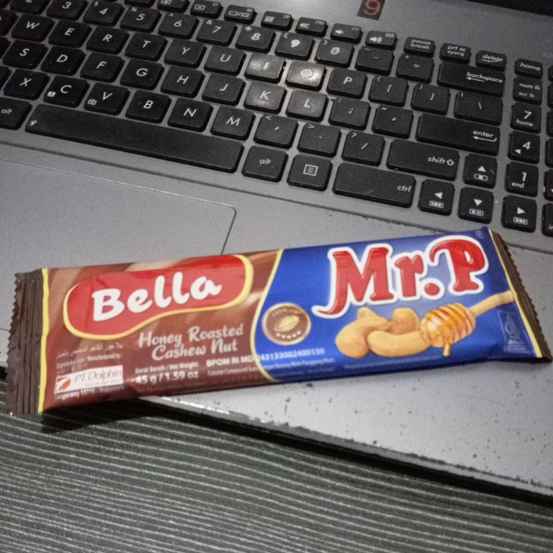 

Mr.P Bella Chocolate Premium 45gr honey roasted cashew nut cokelat compound susu dengan kacang mete panggang madu mede