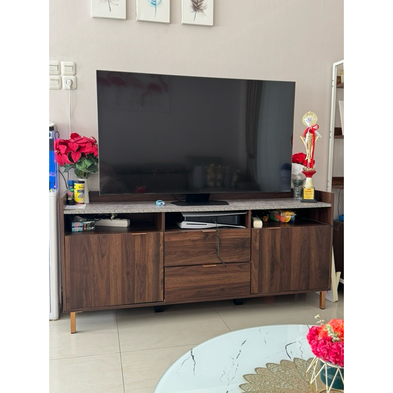 meja tv / buffet tv informa preloved kondisi sangat bagus