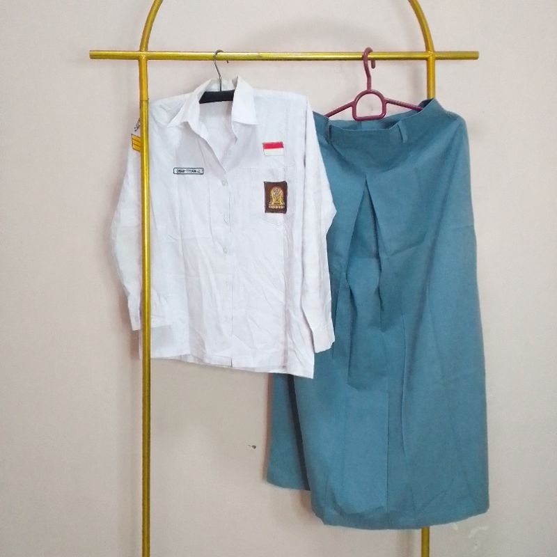 PRELOVE SERAGAM SEKOLAH SMA