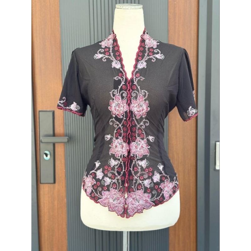 KEBAYA BORDIR LENGAN PENDEK BAHAN SIFON
