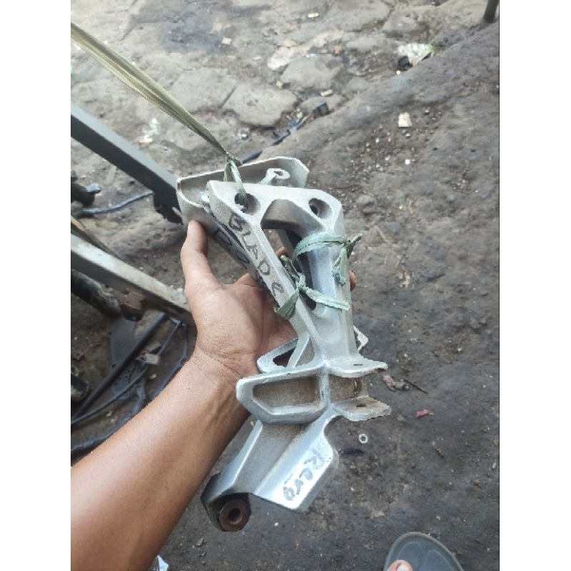 STEP BELAKANG PIJAKAN KAKI BELAKANG REVO ABSOLUTE BLADE 110