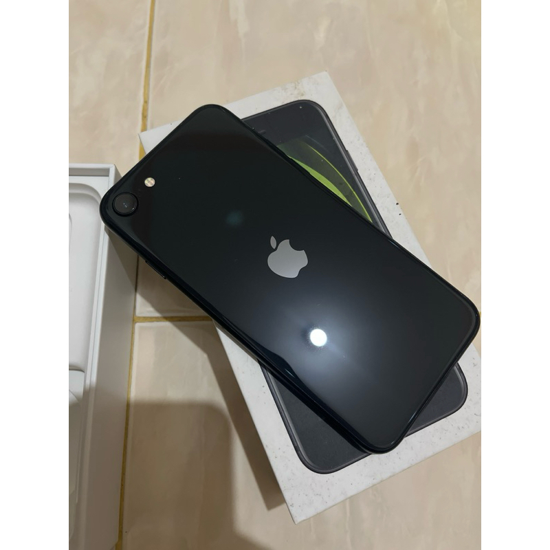 hp second iPhone SE 2020 64GB