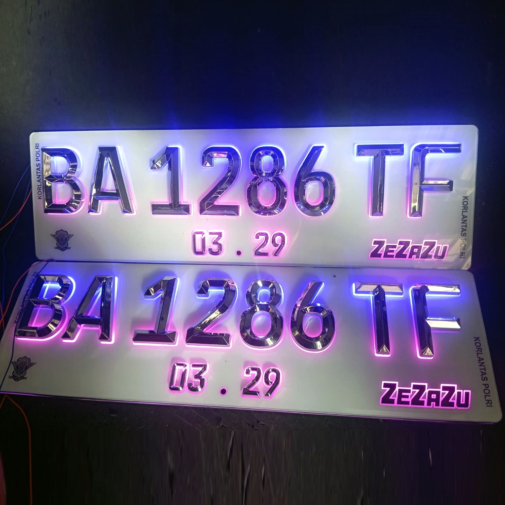 Plat Timbul Chrome Piramid LED Mobil