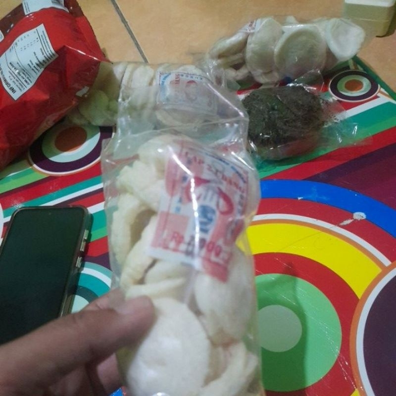 

kerupuk renyah murah paling enak sedunia maknyoe pokoe