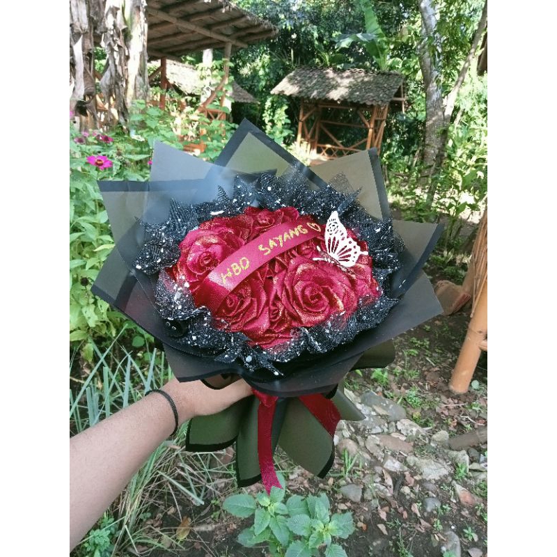 

Bucket pita satin 11 tangkai