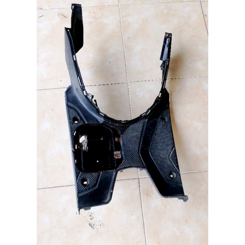 Cover bawah pijakan kaki/lantai pijakan kaki Beat Fi 2013 2014 Secon/bekas