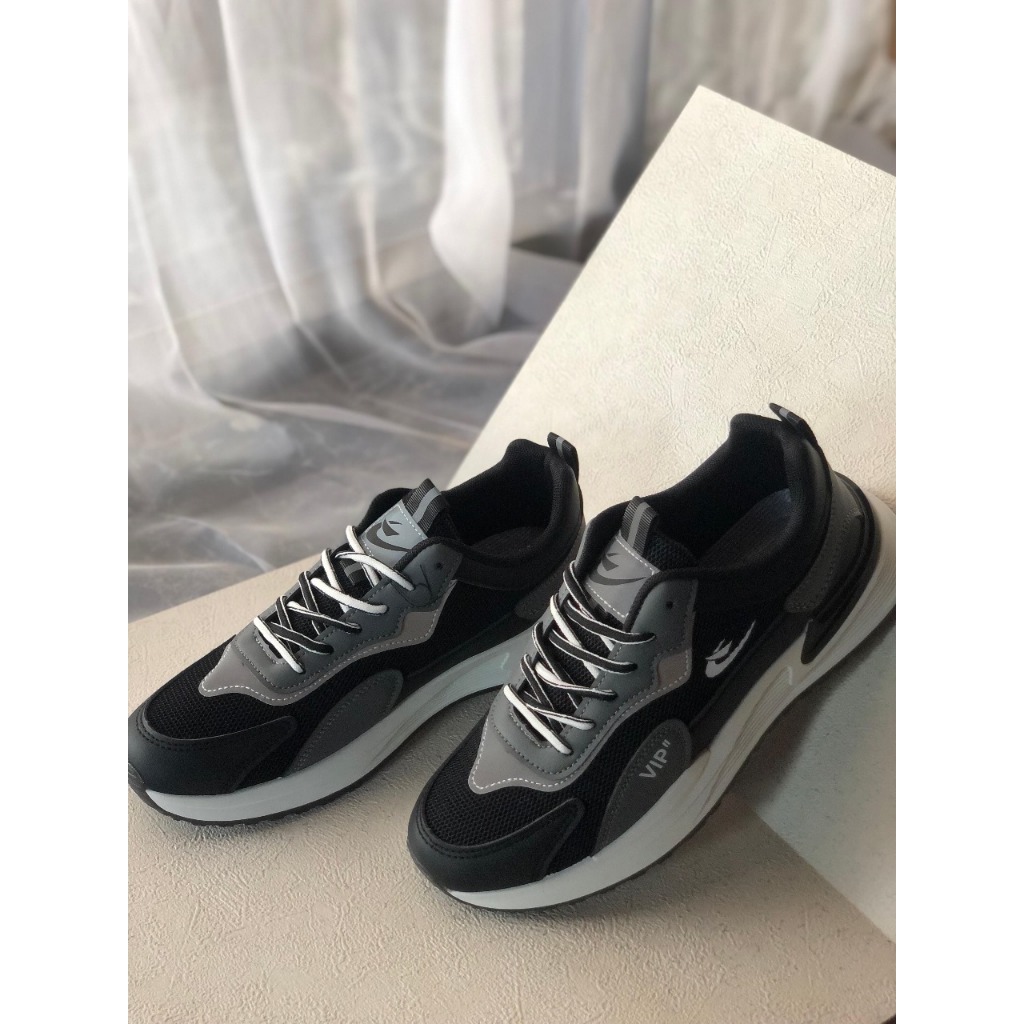 TwoStorePantofel Sepatu Sneakers Olahraga Anti Slip Ringan warna Hitam, Putih dan Abu / Kode 332