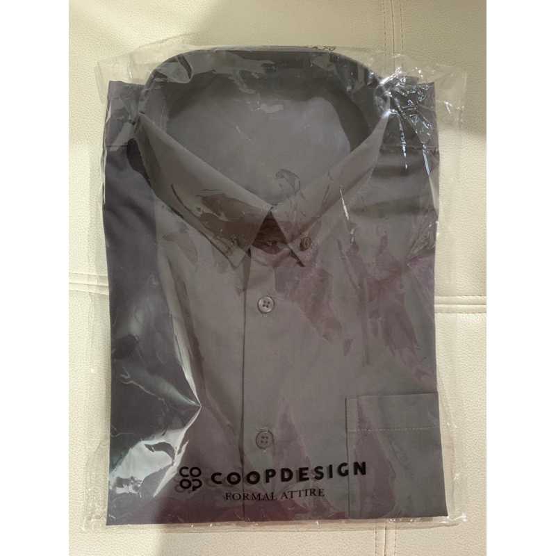 Kemeja T-Shirt Pria warna Charcoal by Coop Design