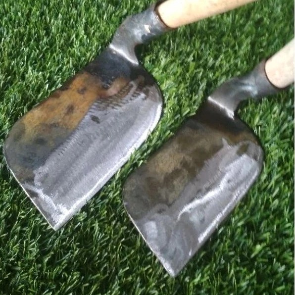 Cangkul Pemangkas Rumput Baja Asli Kored Rumput Plat Baja Cungkir