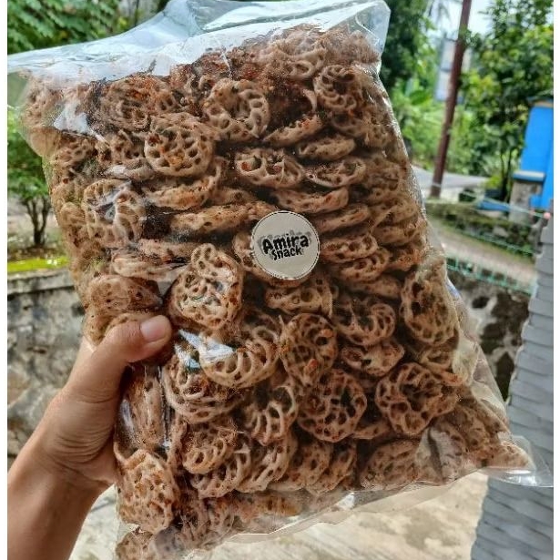 

PROMO 1kg Seblak kerupuk rafael Amira Snack bumbu chili oil extra daun jeruk