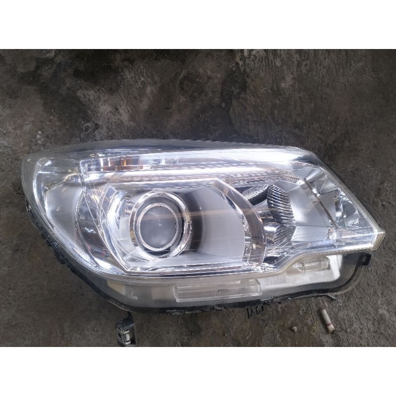 HeadLamp Lampu Depan Chevrolet Colorado 2013 2014 (Kanan)